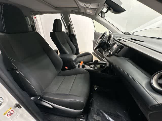 Thumbnail: 2018 Toyota RAV4 - 22