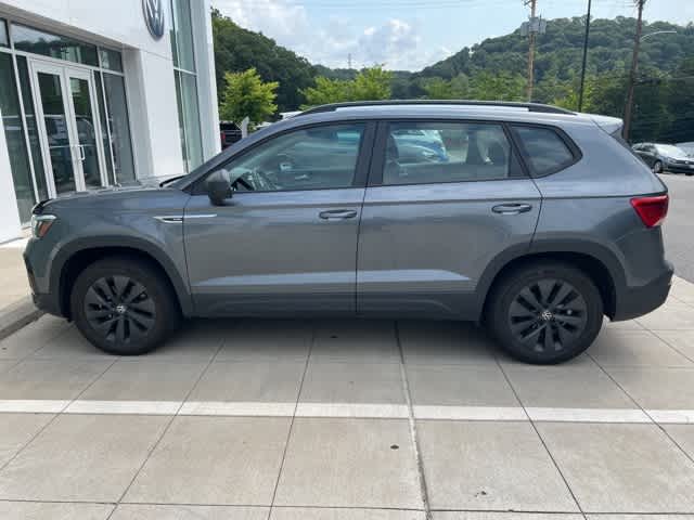 Thumbnail: 2022 Volkswagen Taos - 2
