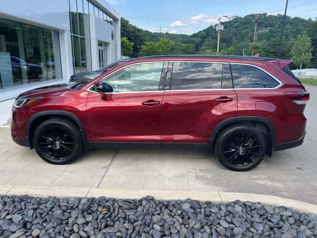 Thumbnail: 2019 Toyota Highlander - 2