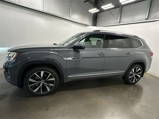 2026 Volkswagen Atlas SEL Premium R-Line photo 2