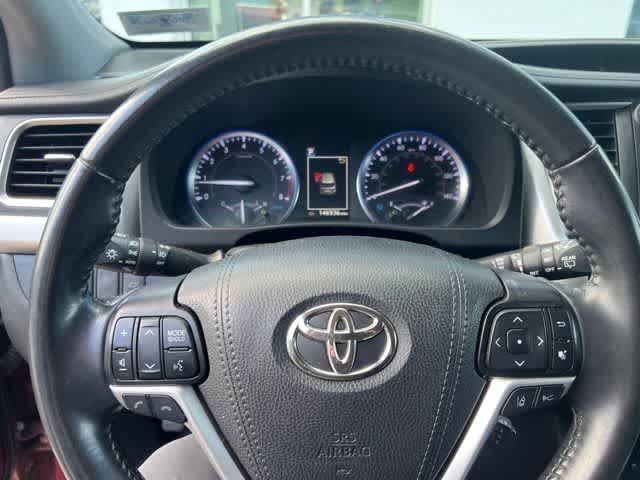 Thumbnail: 2019 Toyota Highlander - 14