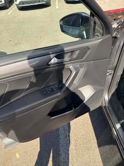 Thumbnail: 2022 Volkswagen Tiguan - 9