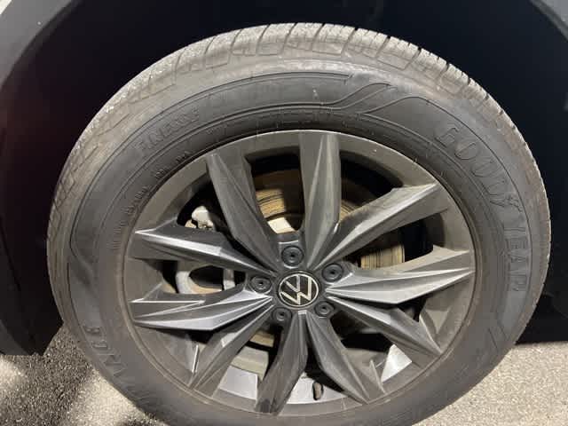 Thumbnail: 2022 Volkswagen Tiguan - 9