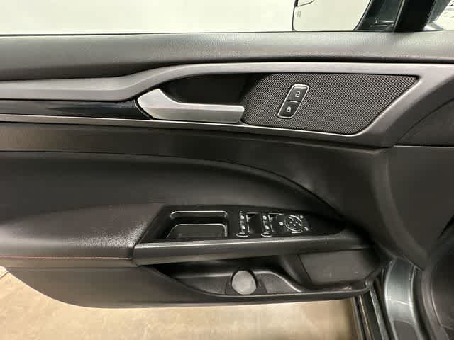 Thumbnail: 2015 Ford Fusion - 16