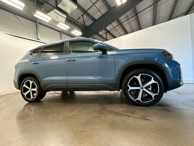 Thumbnail: 2025 Volkswagen Taos - 3