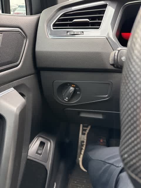 Thumbnail: 2022 Volkswagen Tiguan - 16