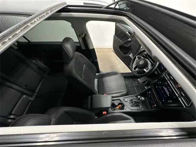 Thumbnail: 2022 Volkswagen Tiguan - 7