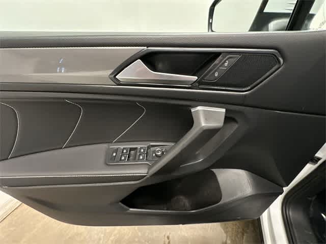 Thumbnail: 2023 Volkswagen Tiguan - 18