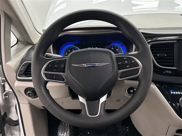 Thumbnail: 2018 Chrysler Pacifica - 7