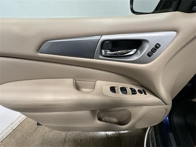 Thumbnail: 2019 Nissan Pathfinder - 19