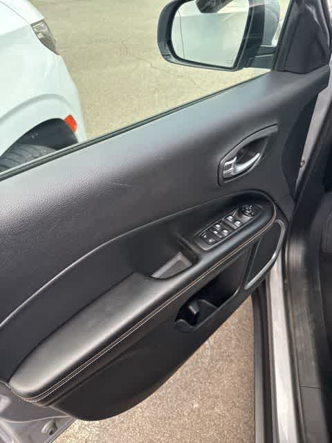 Thumbnail: 2018 Jeep Compass - 12