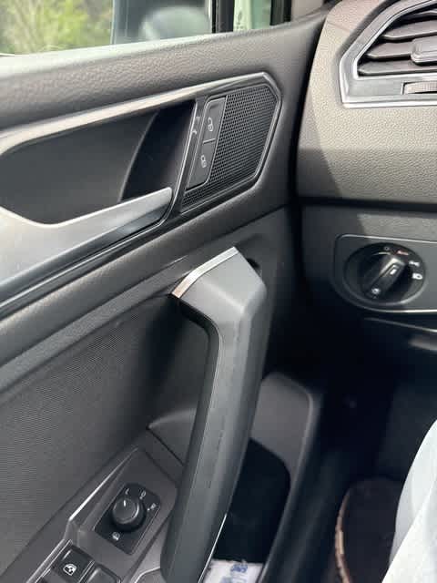 Thumbnail: 2018 Volkswagen Tiguan - 16