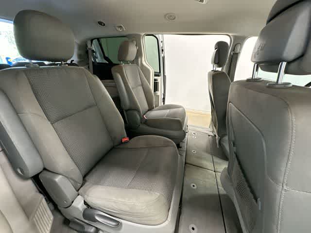 Thumbnail: 2013 Volkswagen Routan - 16