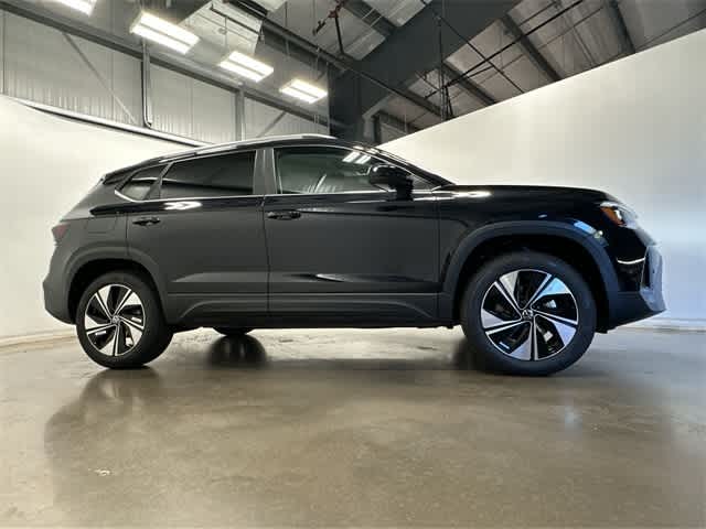 Thumbnail: 2025 Volkswagen Taos - 3