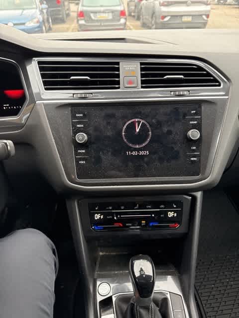 Thumbnail: 2022 Volkswagen Tiguan - 18