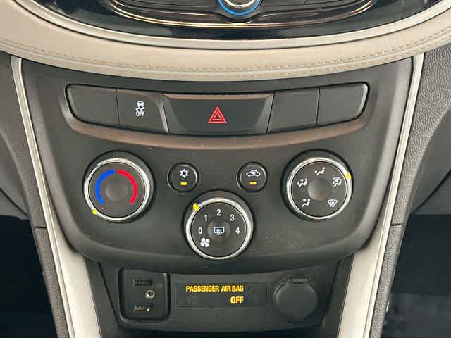 Thumbnail: 2017 Chevrolet Trax - 12