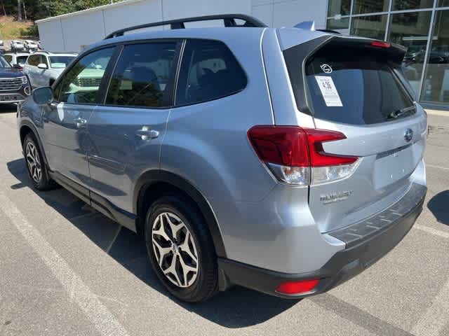 2022 Subaru Forester Premium photo 2