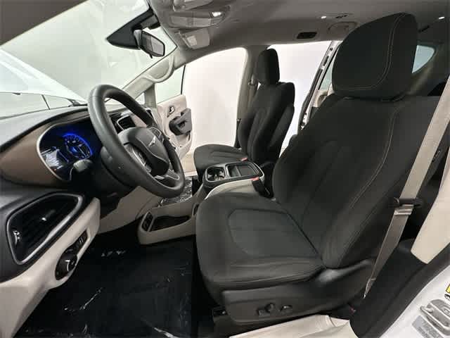 Thumbnail: 2018 Chrysler Pacifica - 17