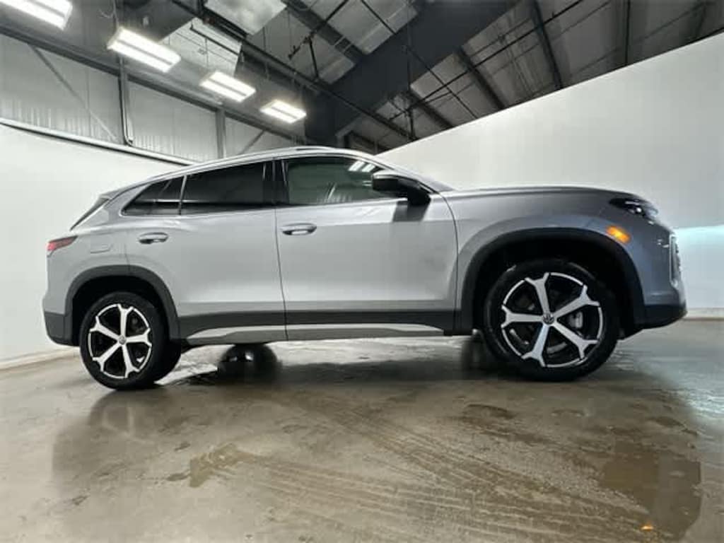 New 2026 Volkswagen Tiguan 2.0T SE SUV