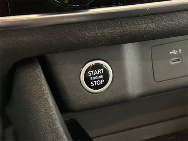2021 Nissan Rogue SV 10