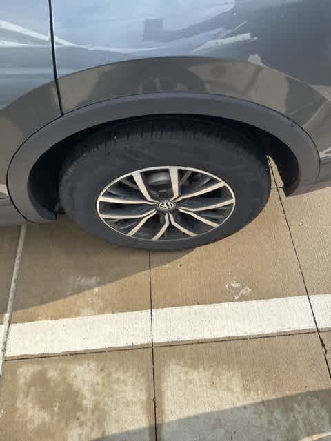 Thumbnail: 2021 Volkswagen Tiguan - 8