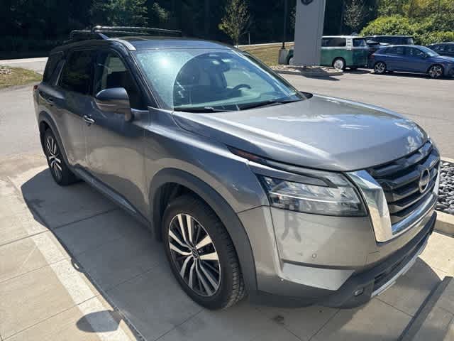 2022 Nissan Pathfinder Platinum photo 3