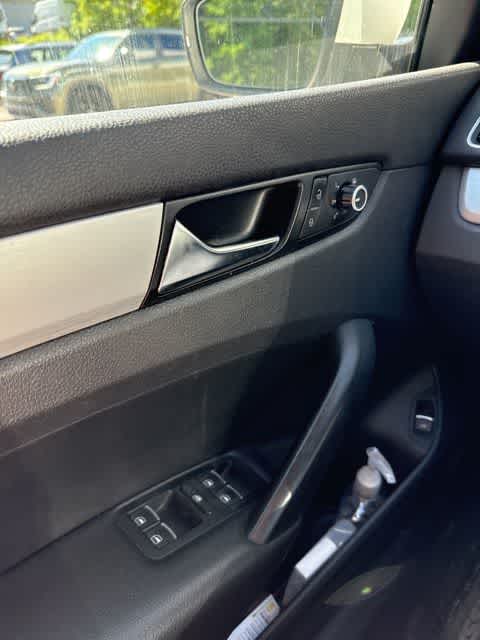Thumbnail: 2013 Volkswagen Passat - 18