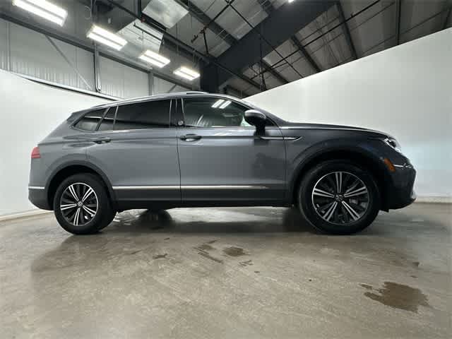 Thumbnail: 2024 Volkswagen Tiguan - 3