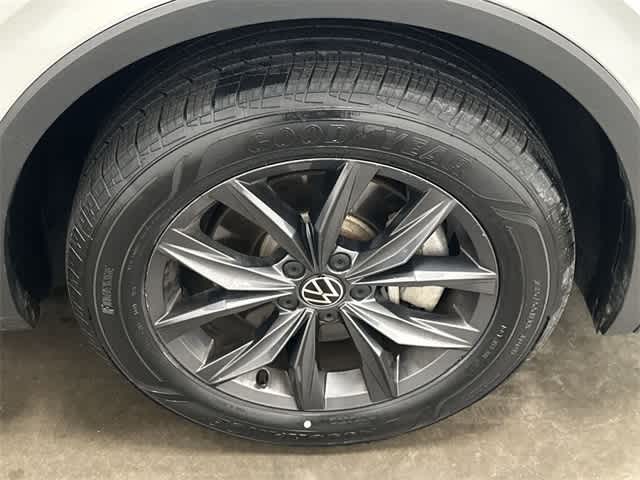 Thumbnail: 2022 Volkswagen Tiguan - 6