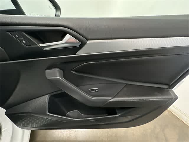 Thumbnail: 2023 Volkswagen Jetta - 22