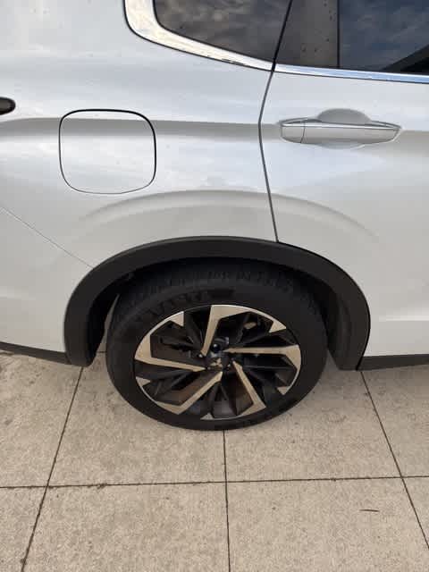 Thumbnail: 2022 Mitsubishi Outlander - 5