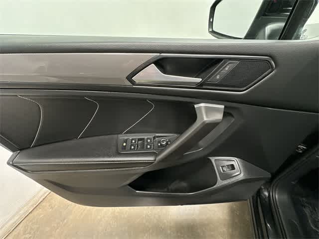 Thumbnail: 2022 Volkswagen Tiguan - 18