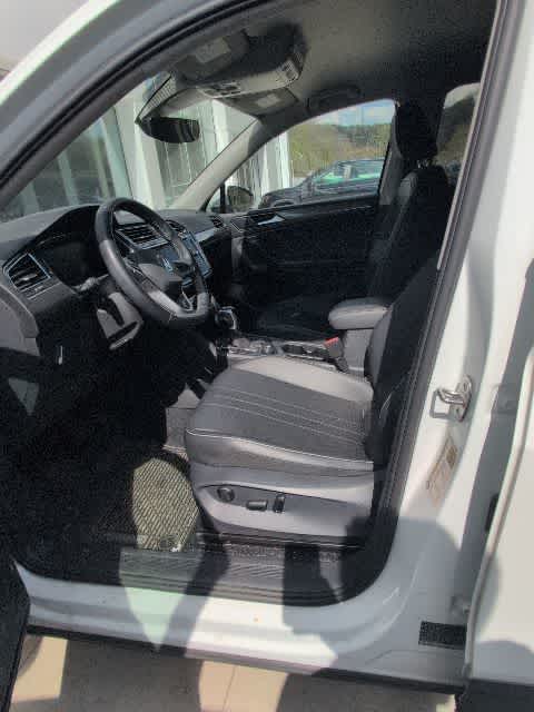 Thumbnail: 2023 Volkswagen Tiguan - 12