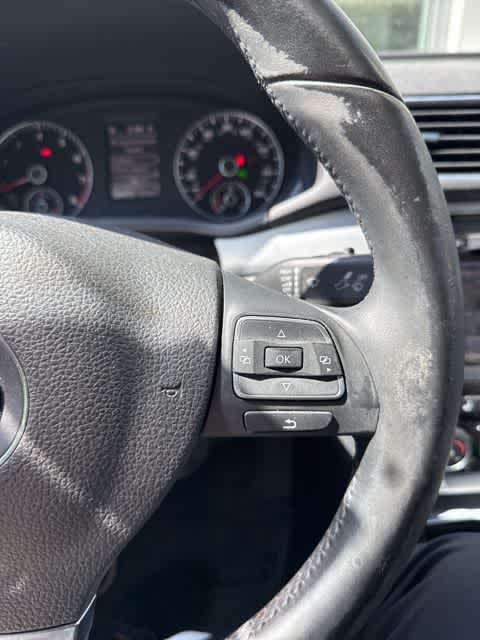 Thumbnail: 2013 Volkswagen Passat - 15