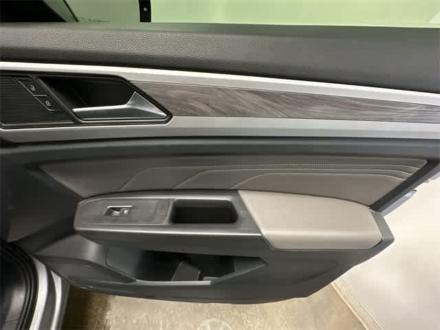 Thumbnail: 2022 Volkswagen Atlas - 23