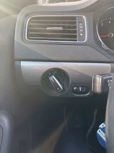 Thumbnail: 2017 Volkswagen Jetta - 16