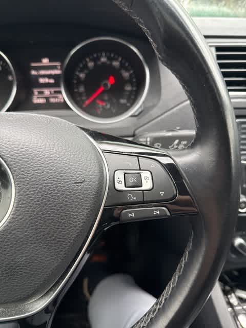 Thumbnail: 2017 Volkswagen Jetta - 16