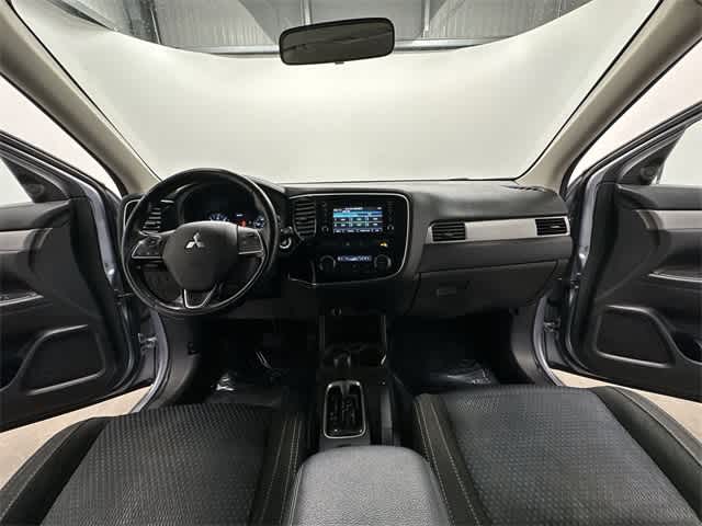 Thumbnail: 2016 Mitsubishi Outlander - 19