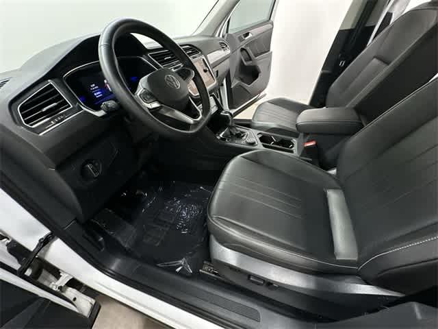 Thumbnail: 2022 Volkswagen Tiguan - 17