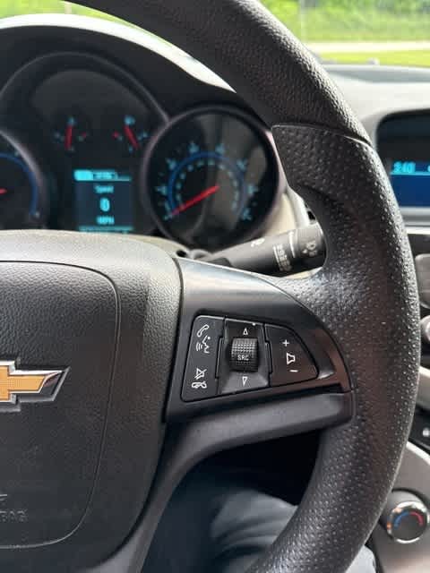 2013 Chevrolet Cruze LS 14