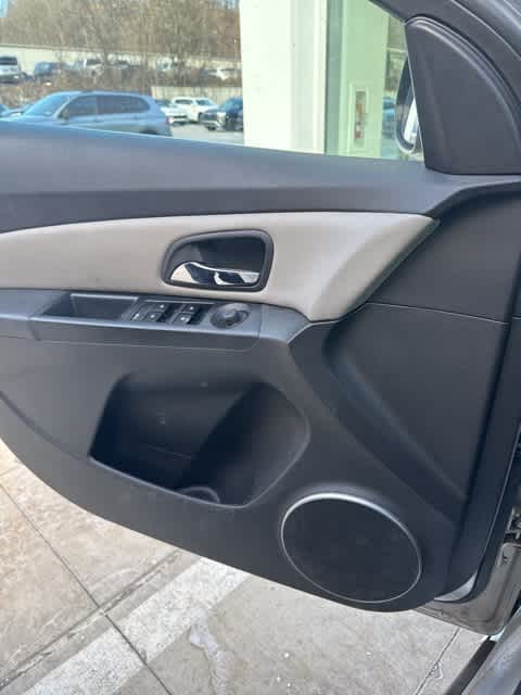 Thumbnail: 2011 Chevrolet Cruze - 18