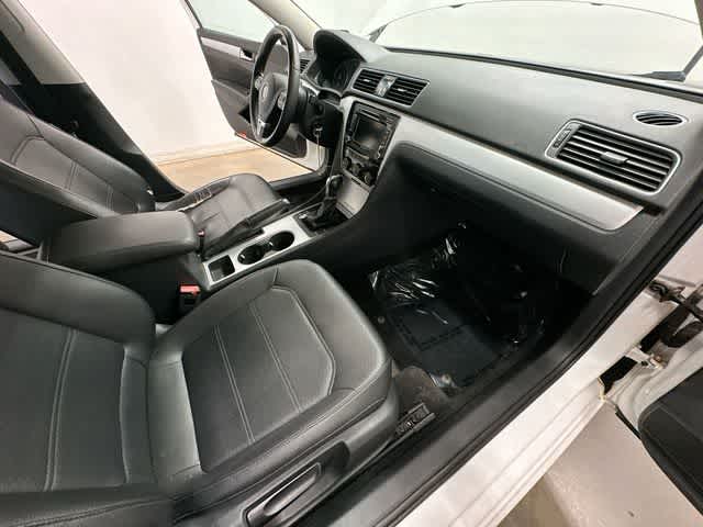 Thumbnail: 2013 Volkswagen Passat - 18