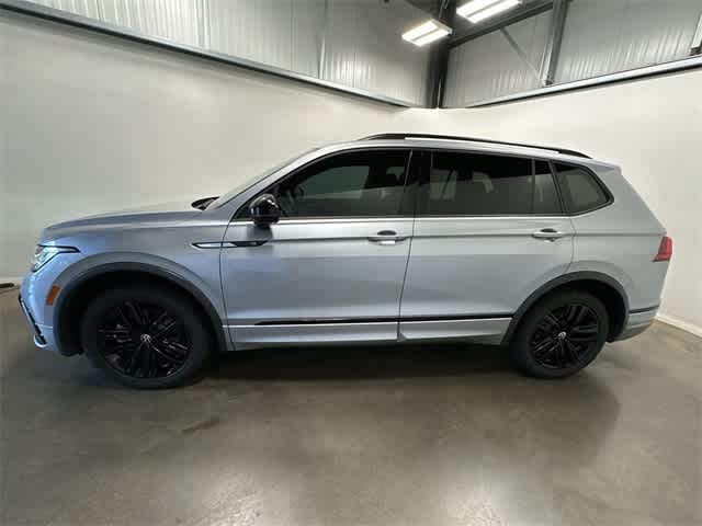 Certified 2022 Volkswagen Tiguan SE R-LINE BLACK with VIN 3VV8B7AX7NM052569 for sale in Moon Township, PA