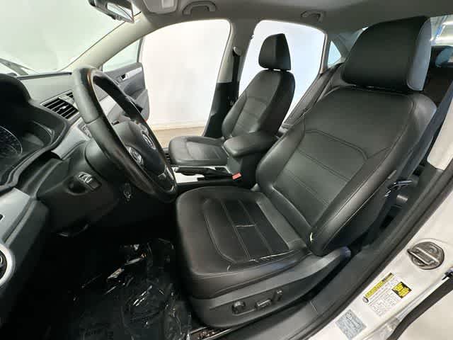 Thumbnail: 2013 Volkswagen Passat - 14