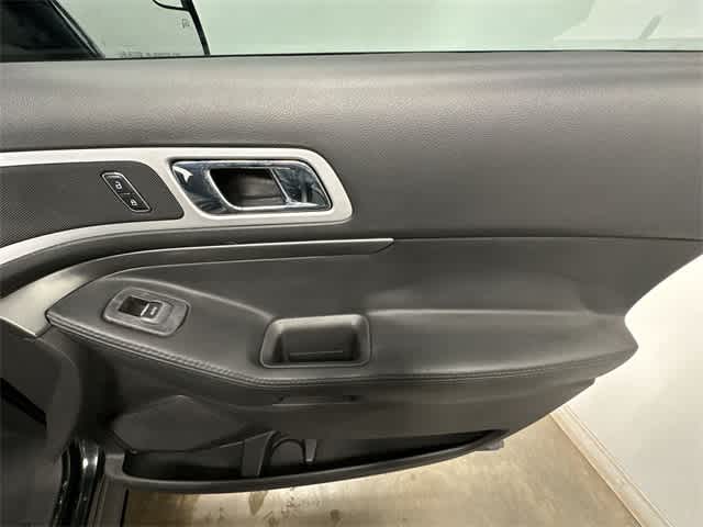 Thumbnail: 2015 Ford Explorer - 24