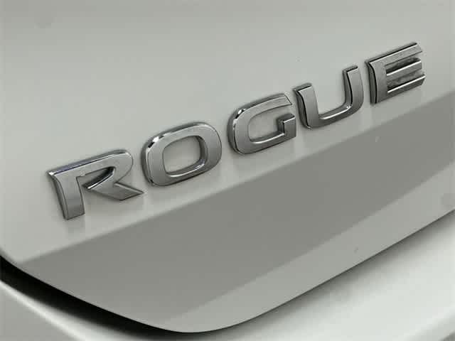 2015 Nissan Rogue SV 28