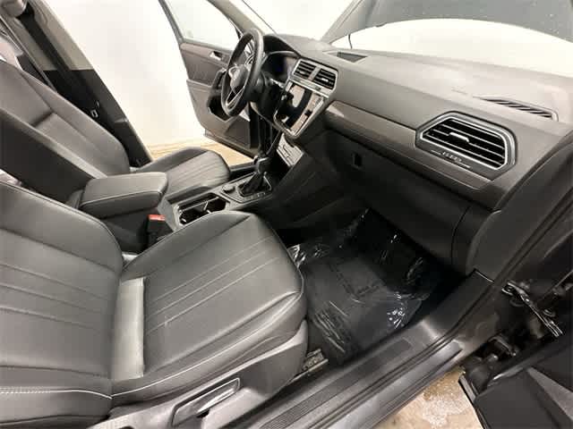 Thumbnail: 2023 Volkswagen Tiguan - 21