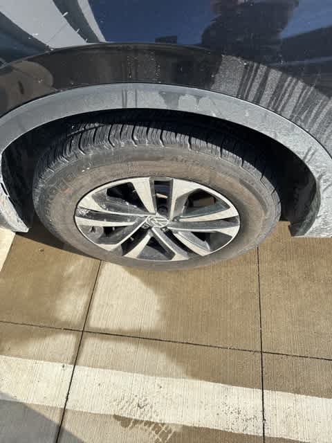 Thumbnail: 2022 Volkswagen Tiguan - 10