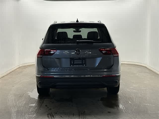Thumbnail: 2023 Volkswagen Tiguan - 4