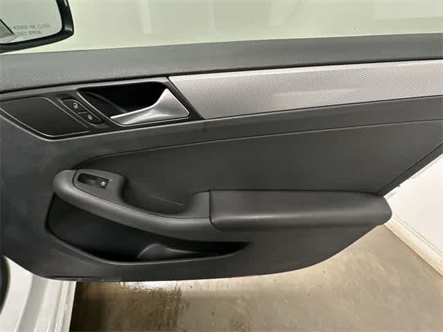 Thumbnail: 2017 Volkswagen Jetta - 23